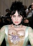 Billie Eilish tits