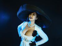 Uyuyu - lady dimitrescu