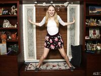 Lily Rader(white teen)