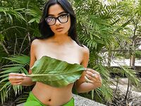 Farha Khalidi Onlyfans Album Leak