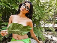 Farha Khalidi Onlyfans Album Leak