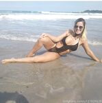 Loira Praiana Hot Photos