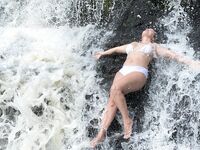 Loira Praiana Hot Photos