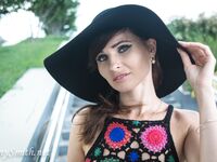 Jeny Smith with yellow heels