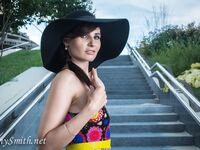 Jeny Smith with yellow heels