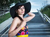 Jeny Smith with yellow heels