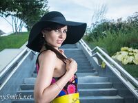 Jeny Smith with yellow heels