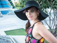 Jeny Smith with yellow heels