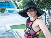 Jeny Smith with yellow heels