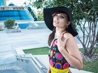 Jeny Smith with yellow heels