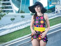 Jeny Smith with yellow heels