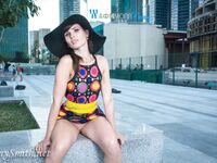 Jeny Smith with yellow heels