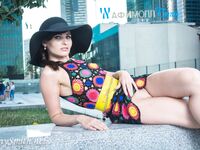 Jeny Smith with yellow heels