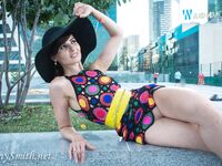 Jeny Smith with yellow heels