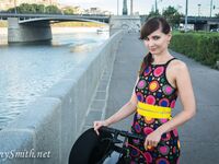 Jeny Smith with yellow heels