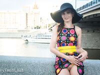 Jeny Smith with yellow heels