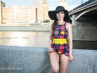 Jeny Smith with yellow heels