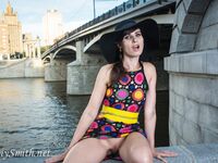 Jeny Smith with yellow heels