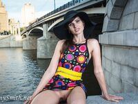 Jeny Smith with yellow heels