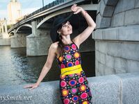 Jeny Smith with yellow heels