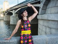 Jeny Smith with yellow heels