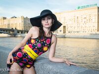 Jeny Smith with yellow heels