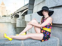 Jeny Smith with yellow heels