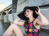 Jeny Smith with yellow heels