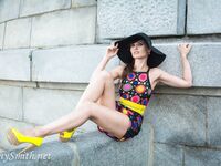 Jeny Smith with yellow heels