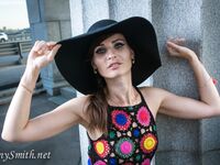 Jeny Smith with yellow heels