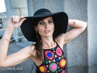 Jeny Smith with yellow heels