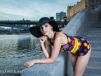 Jeny Smith with yellow heels