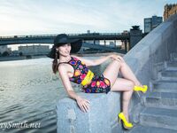 Jeny Smith with yellow heels