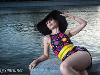 Jeny Smith with yellow heels