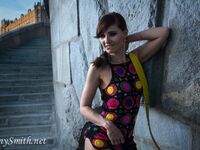 Jeny Smith with yellow heels