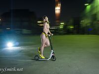 Jeny Smith with yellow heels