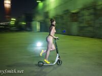 Jeny Smith with yellow heels