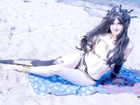 Ishtar's beach trip
