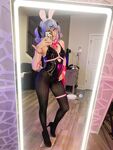 Rabbit-Hole Miku Selfies