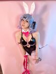 Rabbit-Hole Miku Selfies