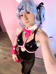 Rabbit-Hole Miku Selfies