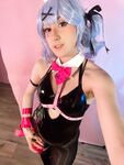 Rabbit-Hole Miku Selfies