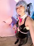 Rabbit-Hole Miku Selfies