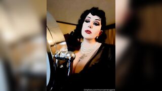 Lady Dimitrescu - Monroe Menagerie Boudior Set